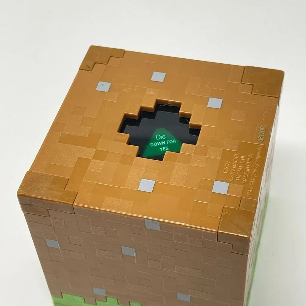 Minecraft Grass Block Magic 8 Cube Ball Toy Mojang Mattel 2017 Fortune Teller